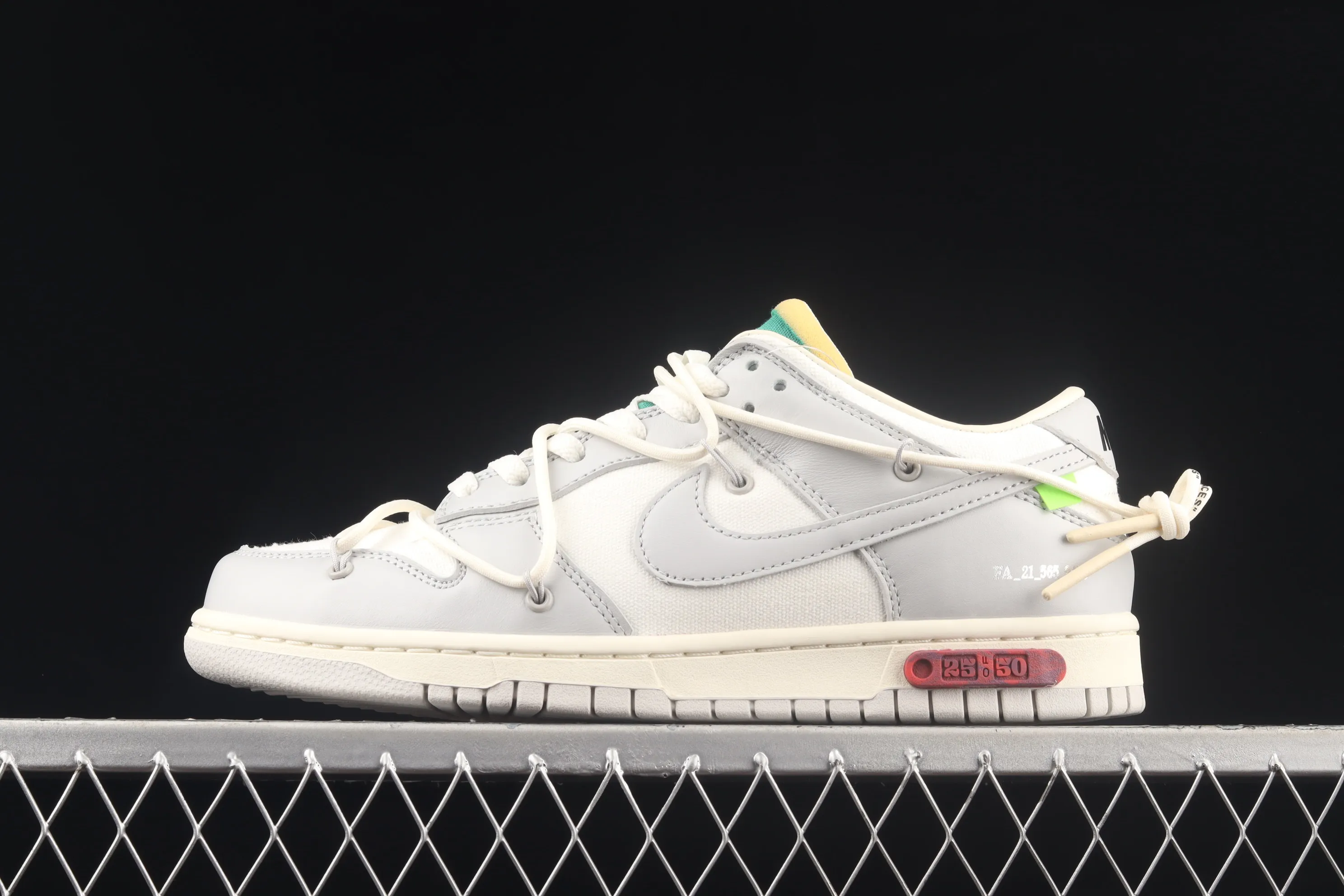 All Categories Nk SB Dunk Series Nk SB Dunk Low Low-top sneakers Pure original version OF x Nk Dunk Low OW Gray SB smashed backboard fashion casual sneakers DM1602-121